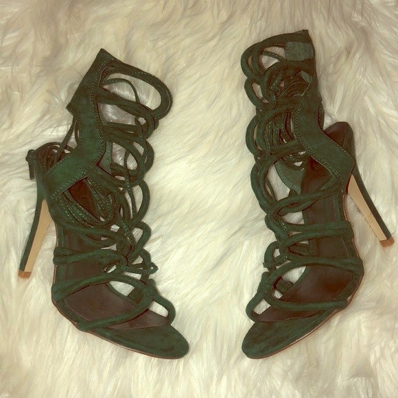 Heels - Picture 1 of 2